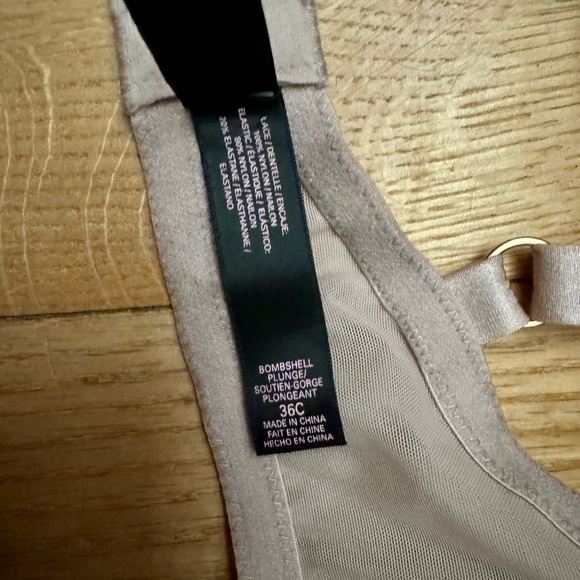 Victoria's Secret Very Sexy Bombshell Bra - Picture 3 of 9